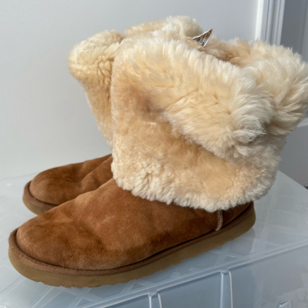 Triple Button Up Chestnut Uggs - image 7